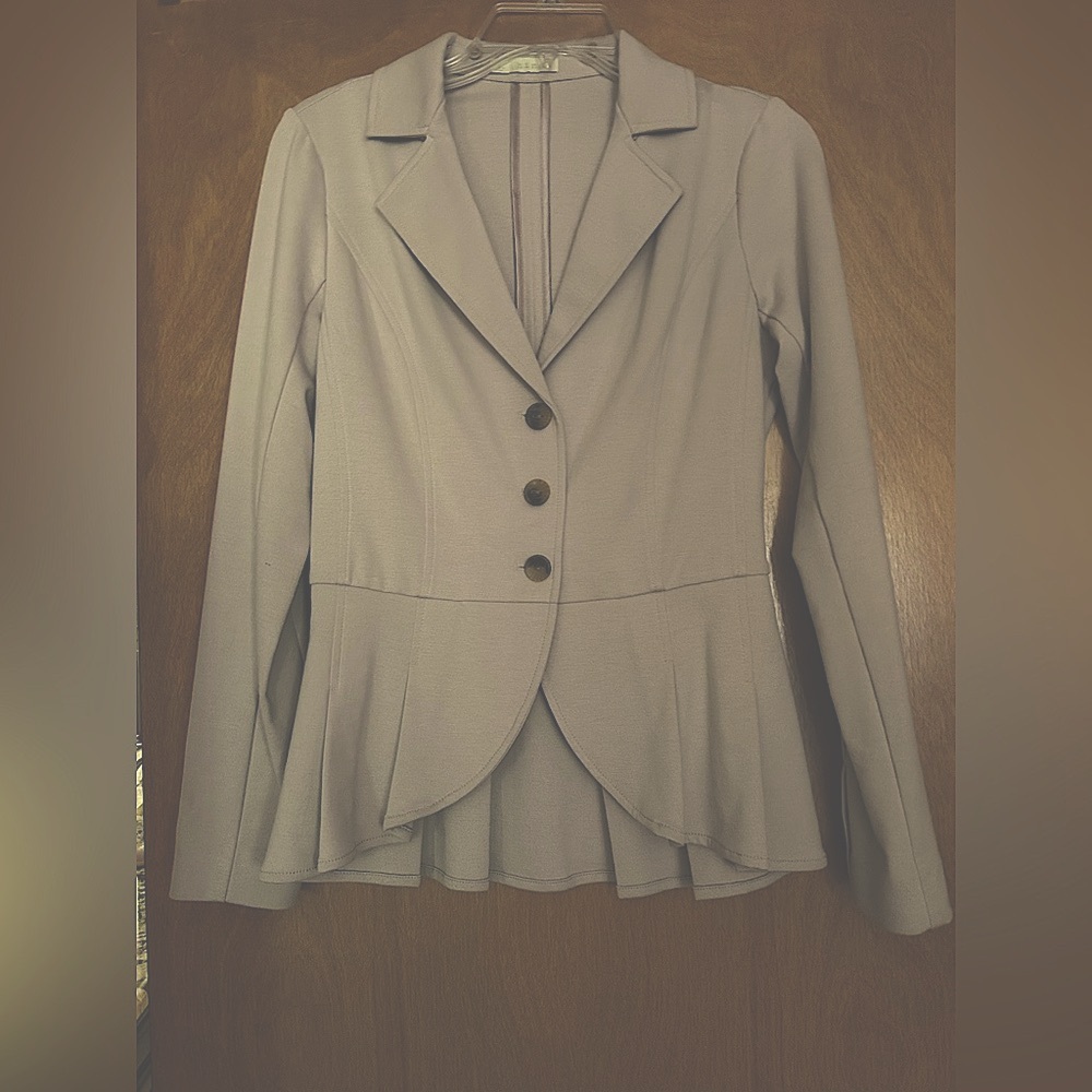 Hinge jacket with removable faux fur collar in size XS